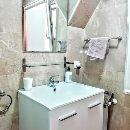 Remarkable 3-bed In Apartamento